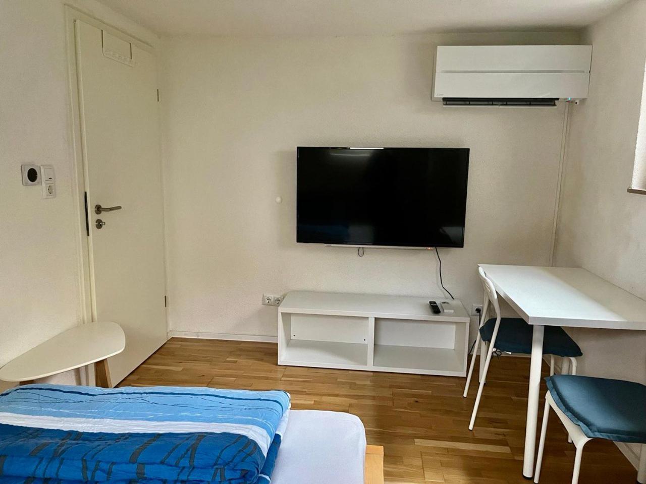 Modernes Studio Mit Separater Kueche Ройтлинген Экстерьер фото